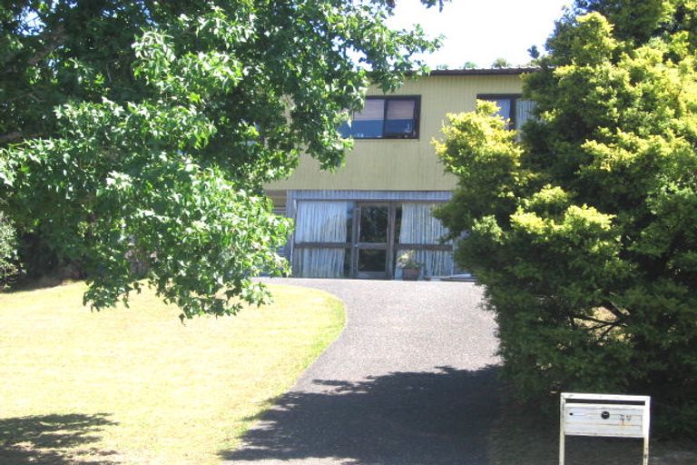 Photo of property in 29 Easton Park Parade, Glenfield, Auckland, 0629