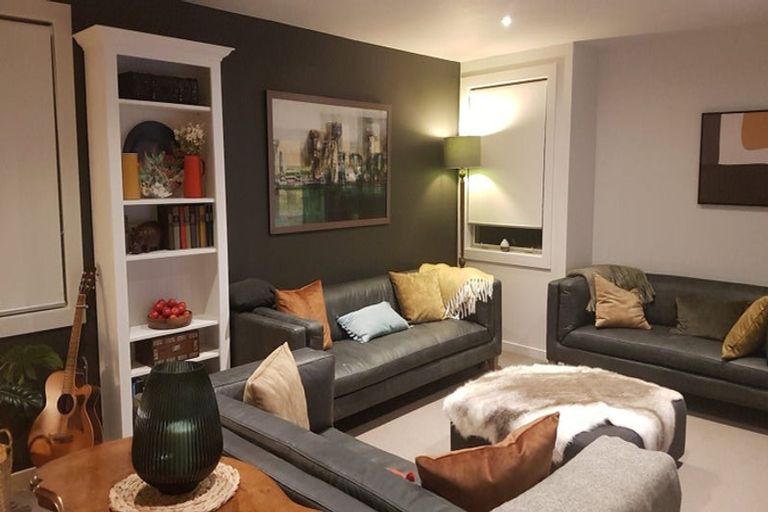 Photo of property in 15 Pukatea Street, Eastbourne, Lower Hutt, 5013