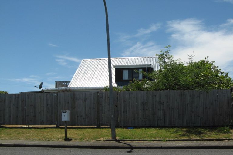 Photo of property in 1 Seaway Road, Clarks Beach, 2122