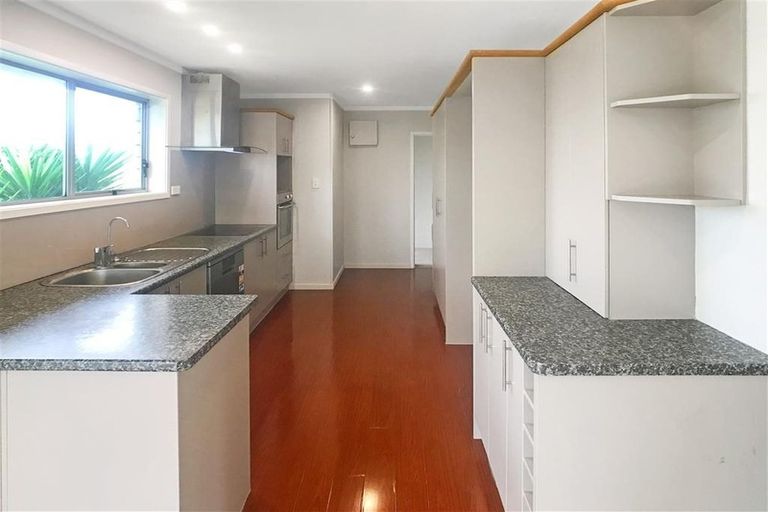 Photo of property in 54 Meadway, Sunnyhills, Auckland, 2010