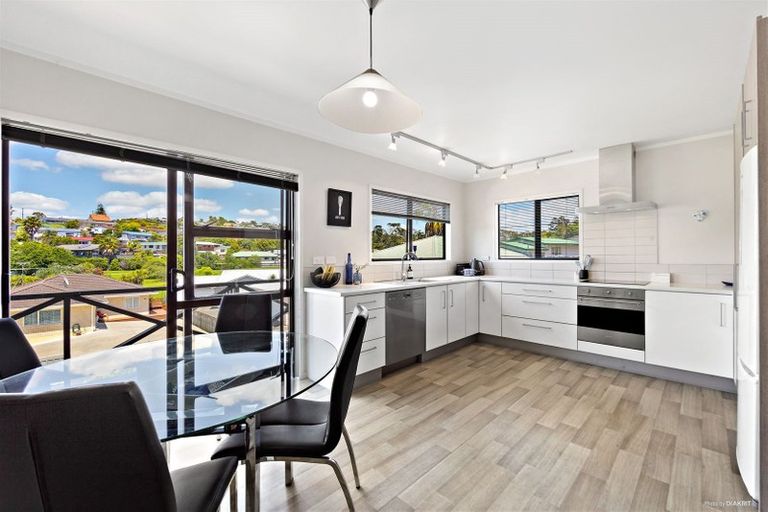 Photo of property in 289 Vipond Road, Stanmore Bay, Whangaparaoa, 0932
