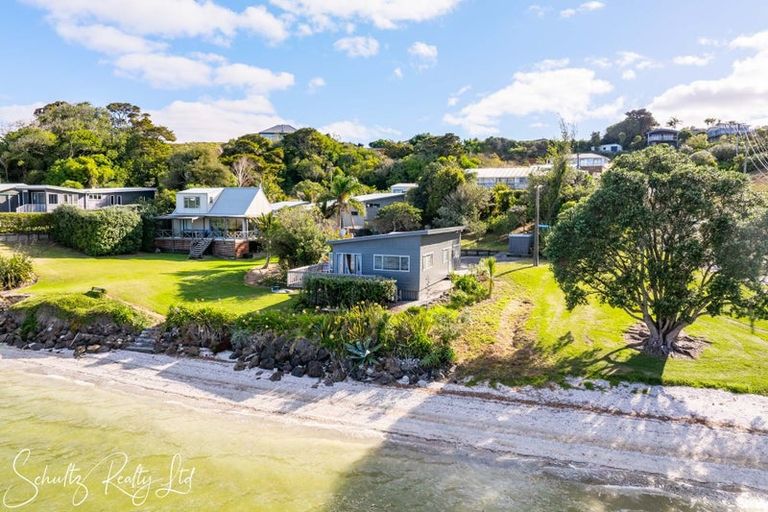 Photo of property in 1 Rigby Street, Whakapirau, 0583