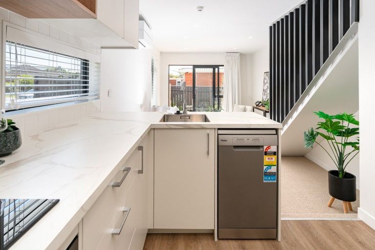 Photo of property in 65 Strathmore Avenue, Strathmore Park, Wellington, 6022