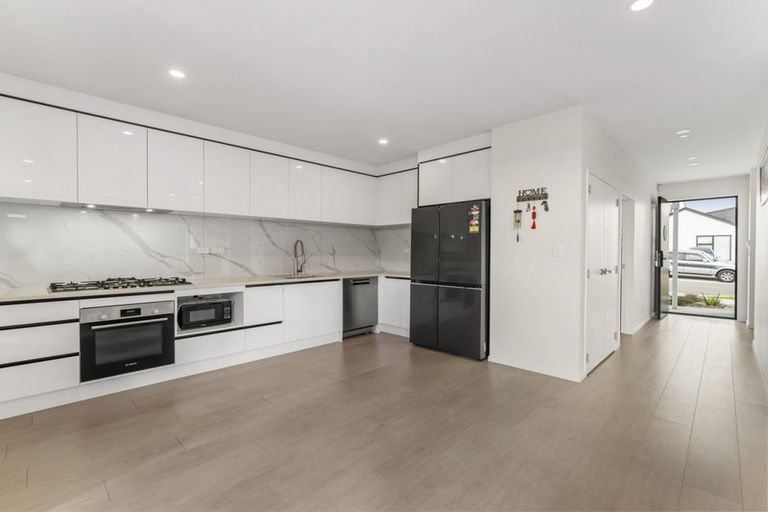 Photo of property in 14 Horokaka Street, Massey, 0614