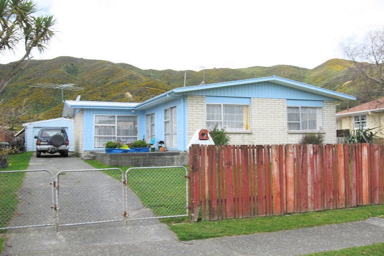 Photo of property in 9 Dewsbury Grove, Wainuiomata, Lower Hutt, 5014