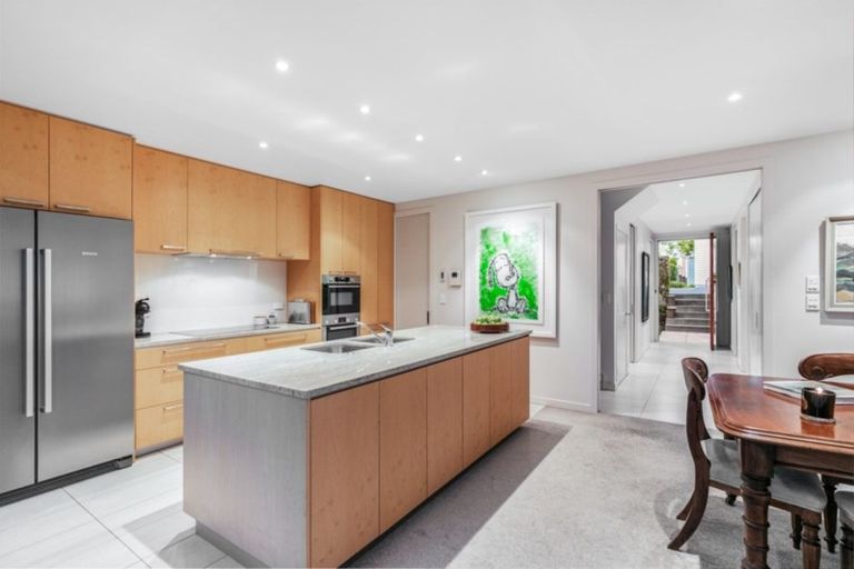 Photo of property in 5f Church Street, Devonport, Auckland, 0624