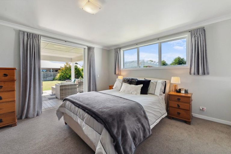 Photo of property in 8 Pukatea Lane, Kinloch, Taupo, 3377