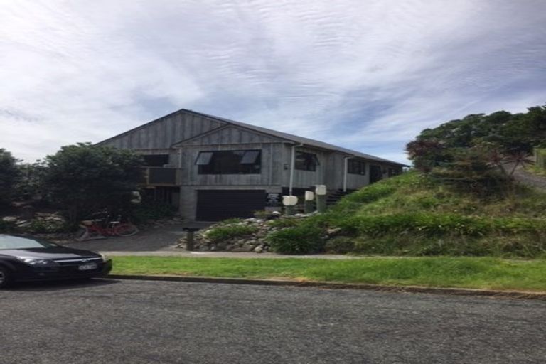 Photo of property in 27 Hicks Crescent, Waikanae Beach, Waikanae, 5036
