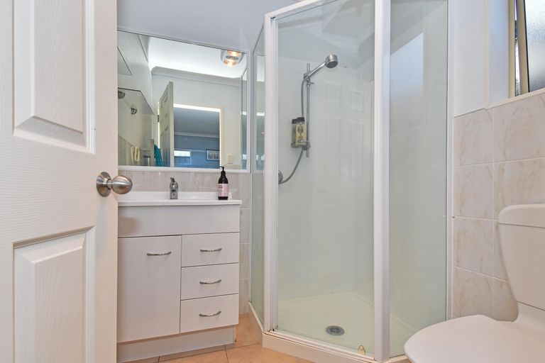 Photo of property in 8 Wairere Road, The Gardens, Auckland, 2105