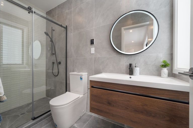 Photo of property in 15a The Parade, Bucklands Beach, Auckland, 2012