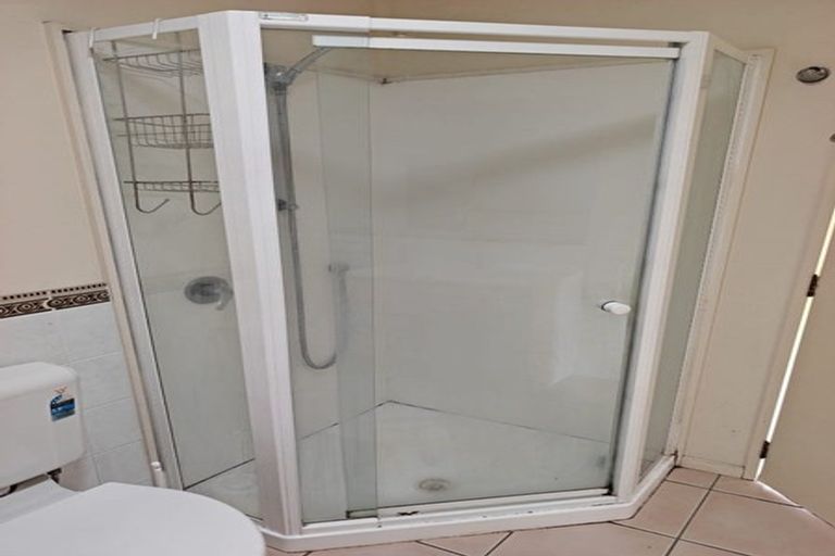 Photo of property in 6/520 Don Buck Road, Westgate, Auckland, 0614