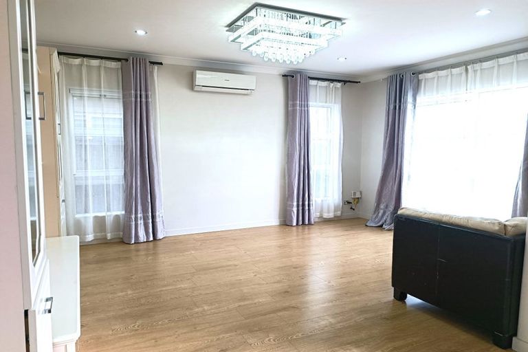 Photo of property in 73 Rosewell Crescent, Flat Bush, Auckland, 2019