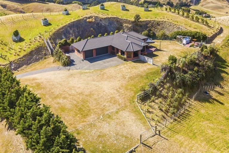 Photo of property in 150 Bing Lucas Drive, Tawa, Wellington, 5028