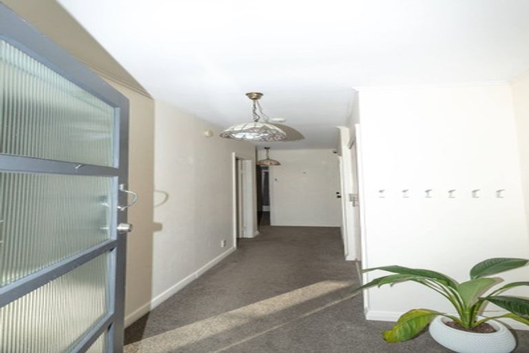 Photo of property in 1/263 Glenfield Road, Hillcrest, Auckland, 0627