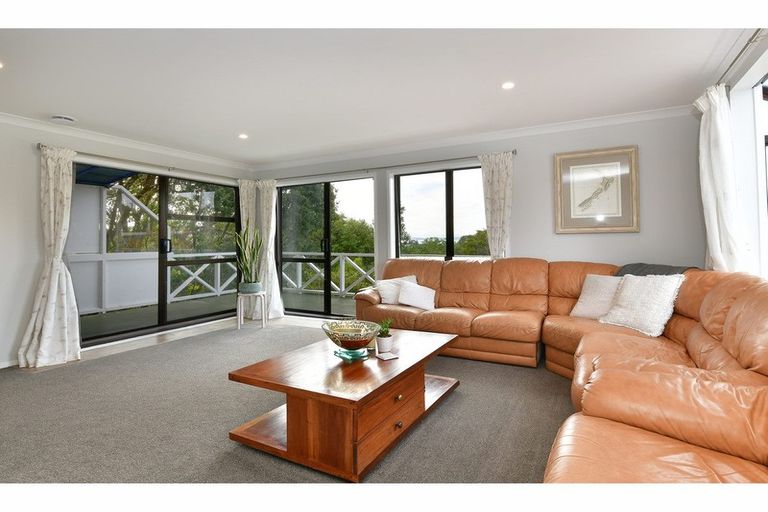 Photo of property in 11 Moffat Road, Red Beach, 0932