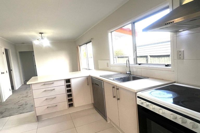 Photo of property in 11 Tyndrum Place, Highland Park, Auckland, 2010