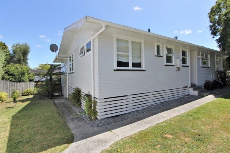 Photo of property in 2/79 Taupo View Road, Taupo, 3330