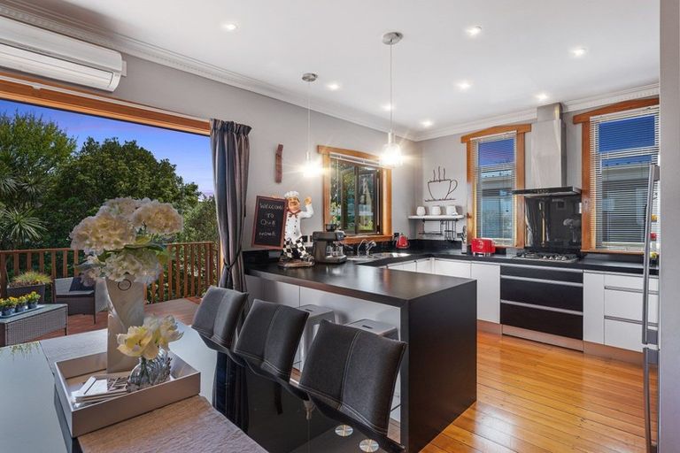 Photo of property in 65 Lemon Street, New Plymouth, 4310