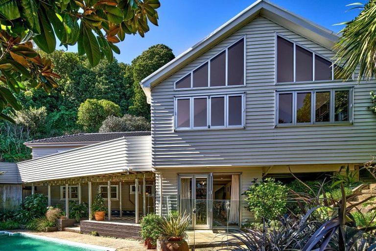 Photo of property in 15 Kowhai Street, Eastbourne, Lower Hutt, 5013