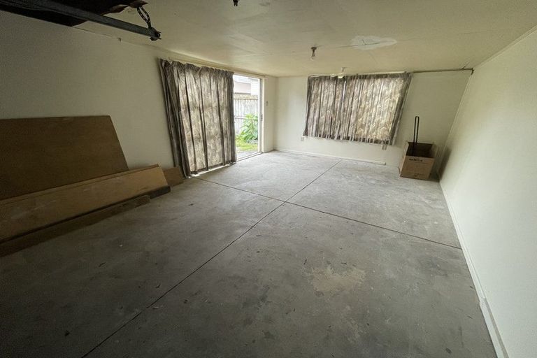 Photo of property in 28 Hinton Place, Weymouth, Auckland, 2103