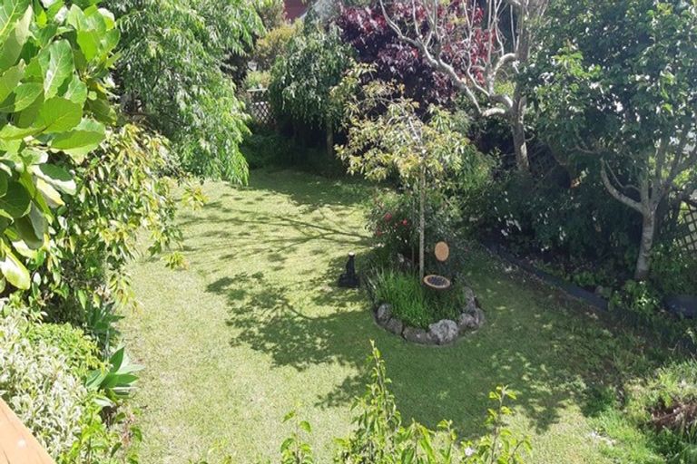 Photo of property in 2/9 Bronzewing Terrace, Unsworth Heights, Auckland, 0632