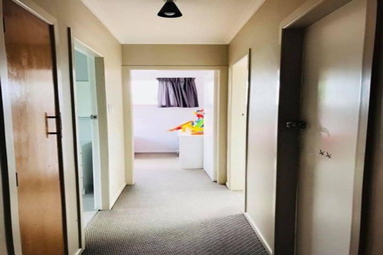 Photo of property in 10 Mirovale Place, Totara Vale, Auckland, 0629