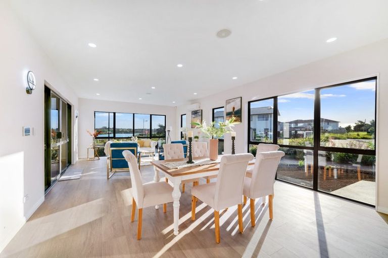 Photo of property in 8 Evergreen Parade, Rosehill, Papakura, 2113