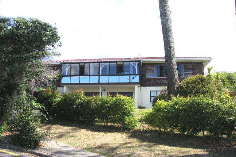 Photo of property in 2 Dalmeny Close, Murrays Bay, Auckland, 0630