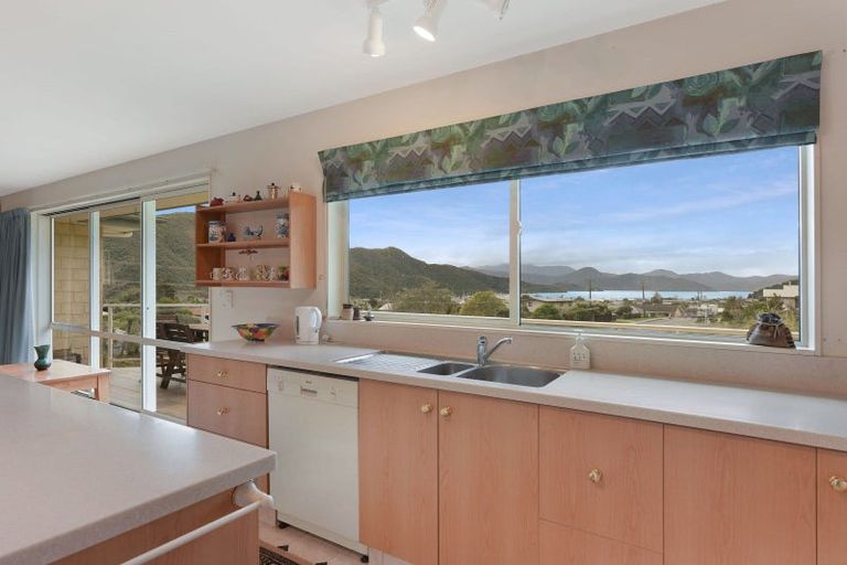Photo of property in 34 Moana View Road, Waikawa, Picton, 7220