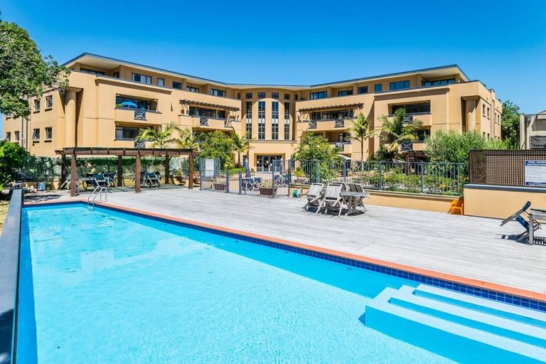 Photo of property in 1/51 Rangitoto Terrace, Milford, Auckland, 0620