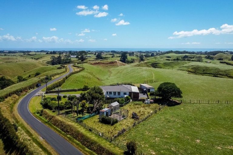 Photo of property in 377 Dover Road, Okato, New Plymouth, 4374