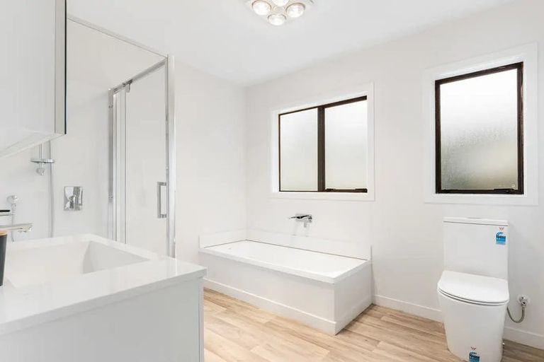 Photo of property in 5/8 Eulogy Place, Randwick Park, Auckland, 2105