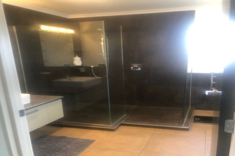 Photo of property in 111 Roberta Crescent, Orewa, 0931