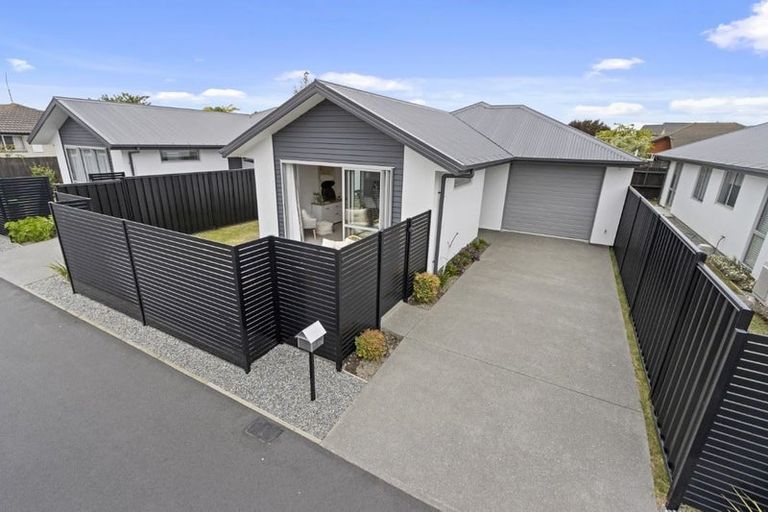 Photo of property in 2/7b Arosa Place, Parklands, Christchurch, 8083