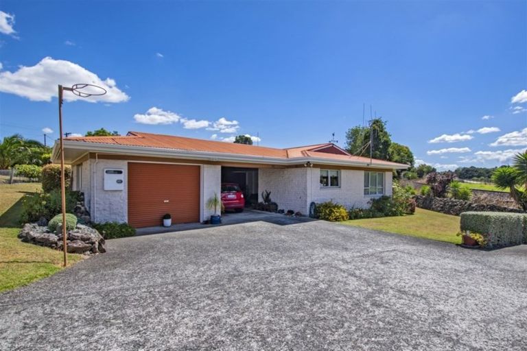 Photo of property in 15 Adams Place, Te Kamo, Whangarei, 0112