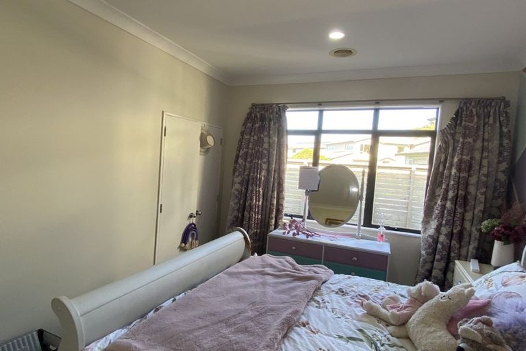 Photo of property in 13 Yarnbrook Grove, Churton Park, Wellington, 6037