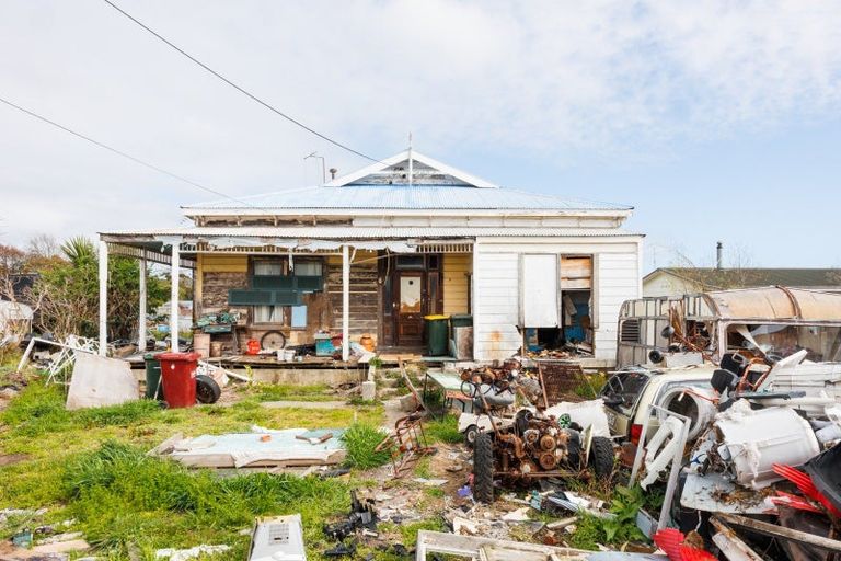 Photo of property in 40 Avenue Road, Foxton, 4814