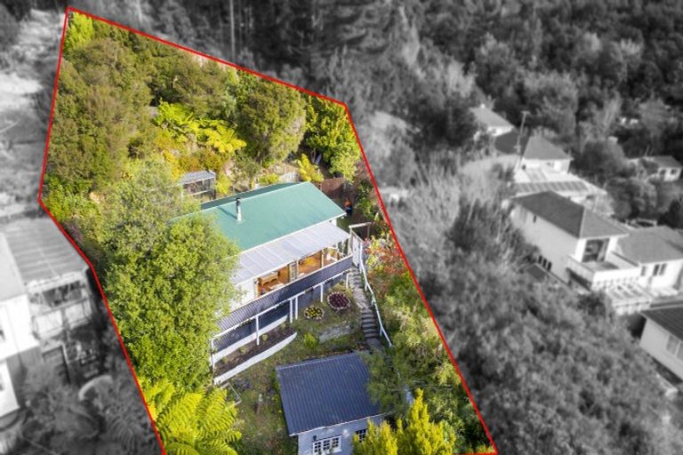 Photo of property in 33 Fraser Street, Wainuiomata, Lower Hutt, 5014