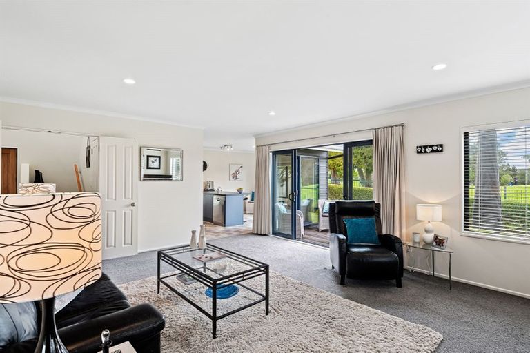 Photo of property in 12 Fearnley Grove, Albany, Auckland, 0632