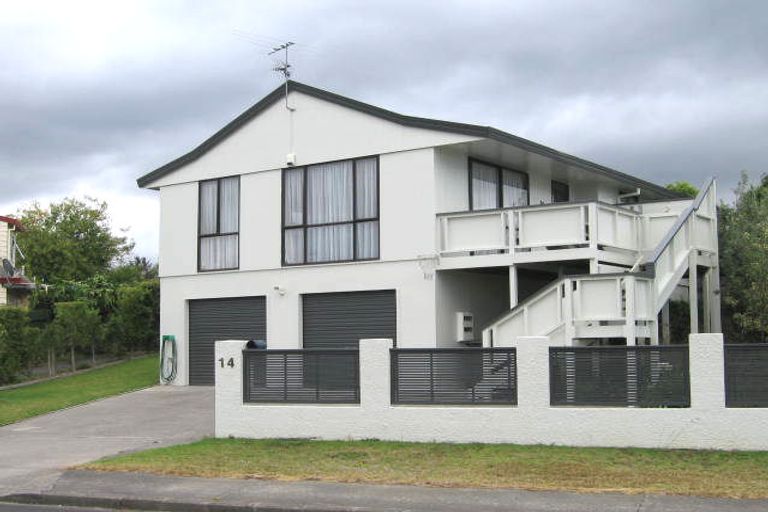 Photo of property in 14 Madigan Place, Glendene, Auckland, 0602