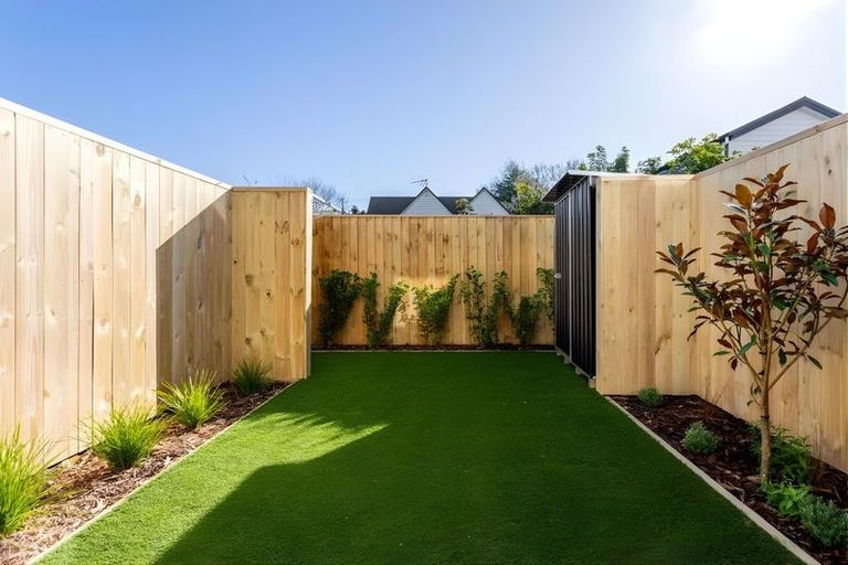 Photo of property in 19/10 Fathom Place, Te Atatu Peninsula, Auckland, 0610