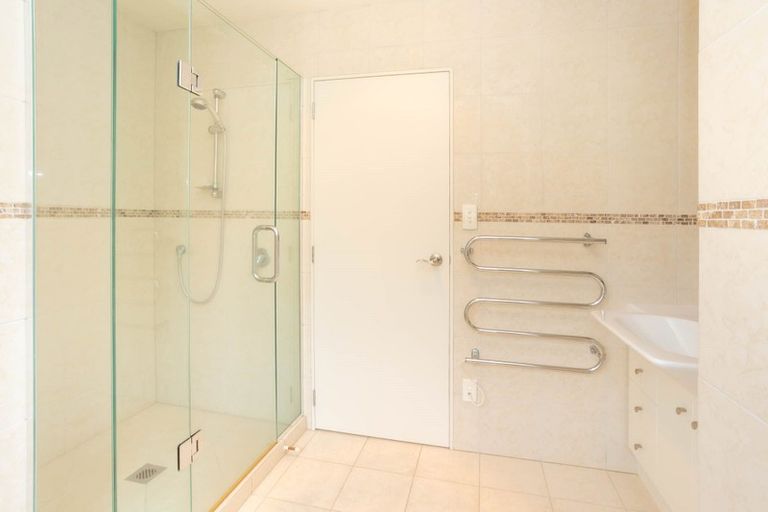 Photo of property in 40 Monte Cassino Place, Birkdale, Auckland, 0626