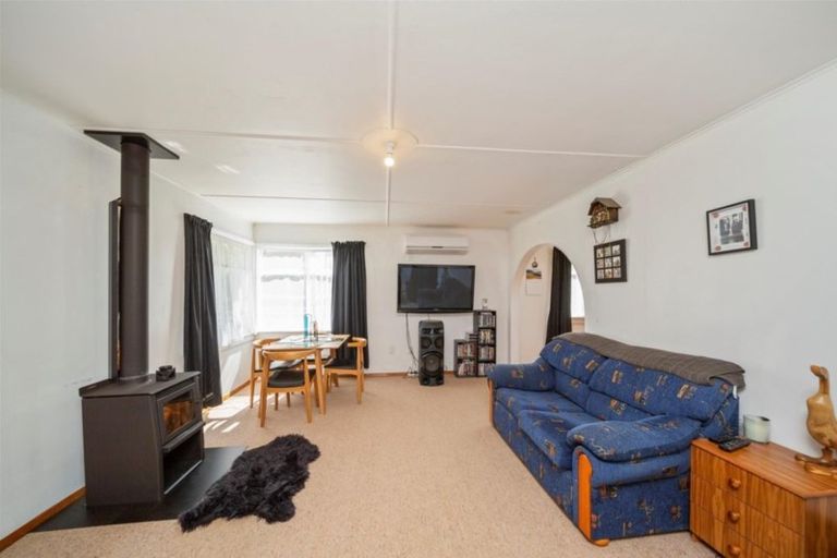 Photo of property in 17 Douglas Street, Hawera, 4610
