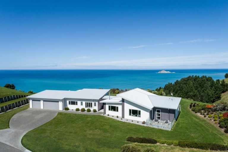 Photo of property in 64 Timoti Road, Waimarama, Havelock North, 4294