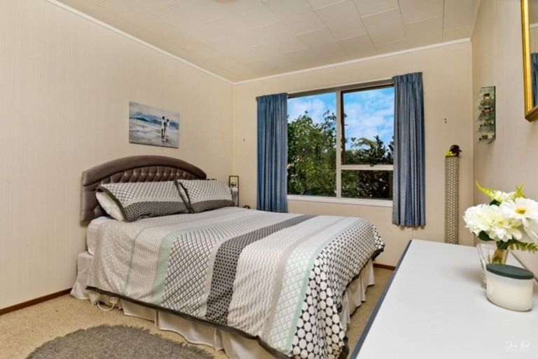 Photo of property in 33 Longreach Drive, Sunnyvale, Auckland, 0612