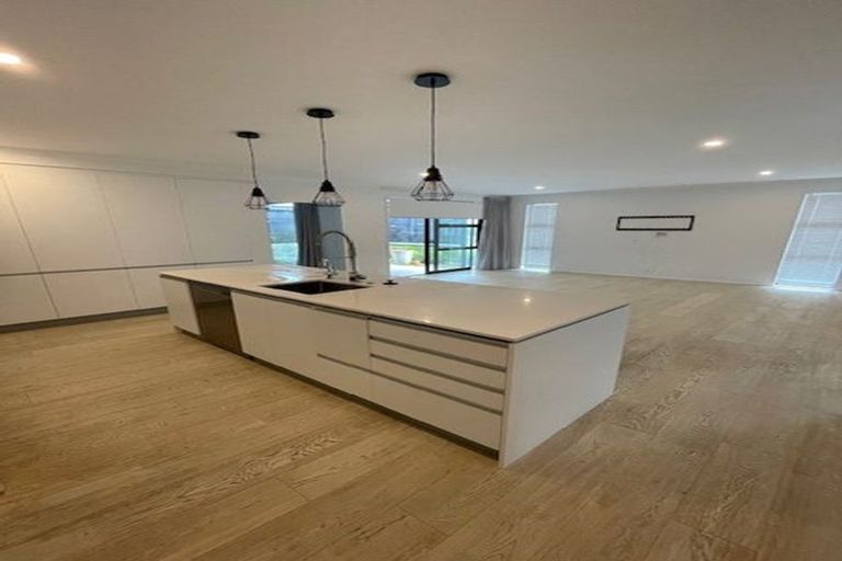 Photo of property in 2 Symes Drive, Red Beach, 0932