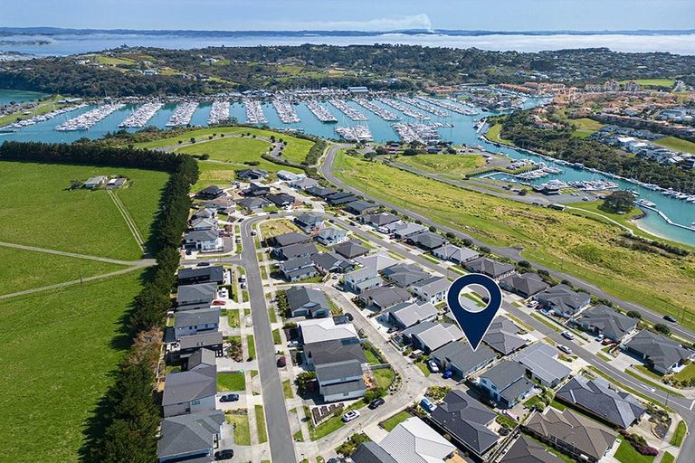 Photo of property in 10 Kiwa Crescent, Gulf Harbour, Whangaparaoa, 0930