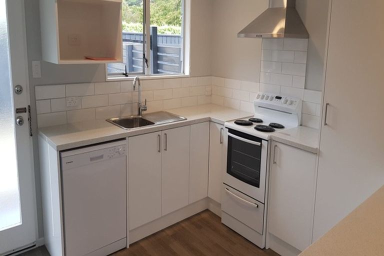 Photo of property in 80c Airlie Road, Plimmerton, Porirua, 5026