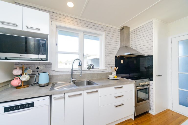 Photo of property in 57 Kettle Avenue, Awapuni, Palmerston North, 4412