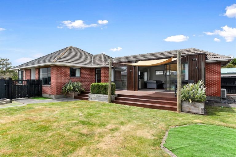 Photo of property in 8 Fitzroy Place, Bishopdale, Christchurch, 8053